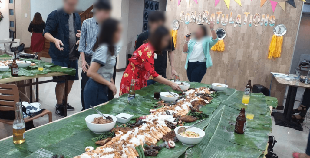 A classic Filipino boodle fight!